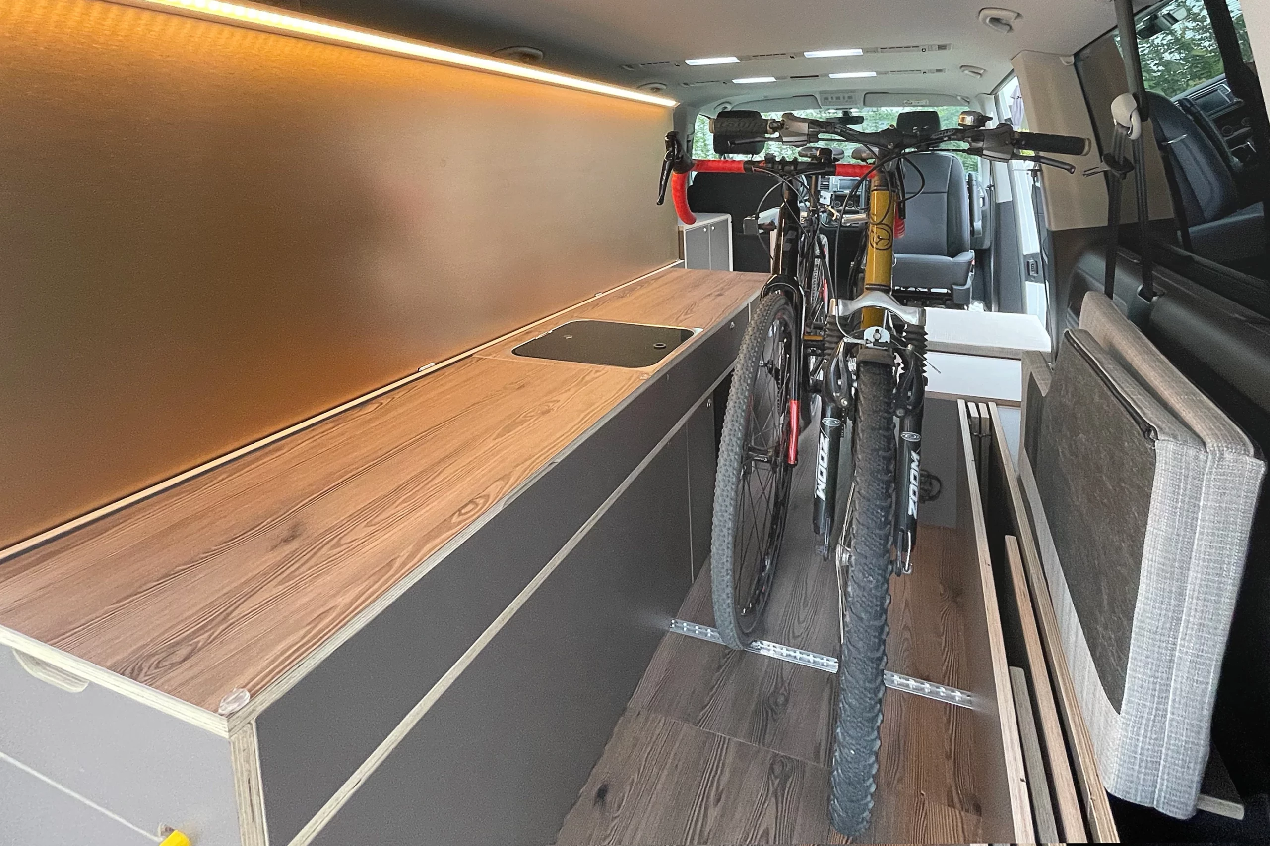 Fahrradhalterung-Campingbus-Innenraum-Good-Life-Vans